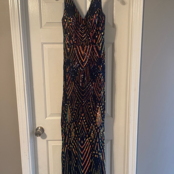 David’s bridal Jules & Cleo v-neck, sequin gown, size 6 $150 - Picture 6 of 6
